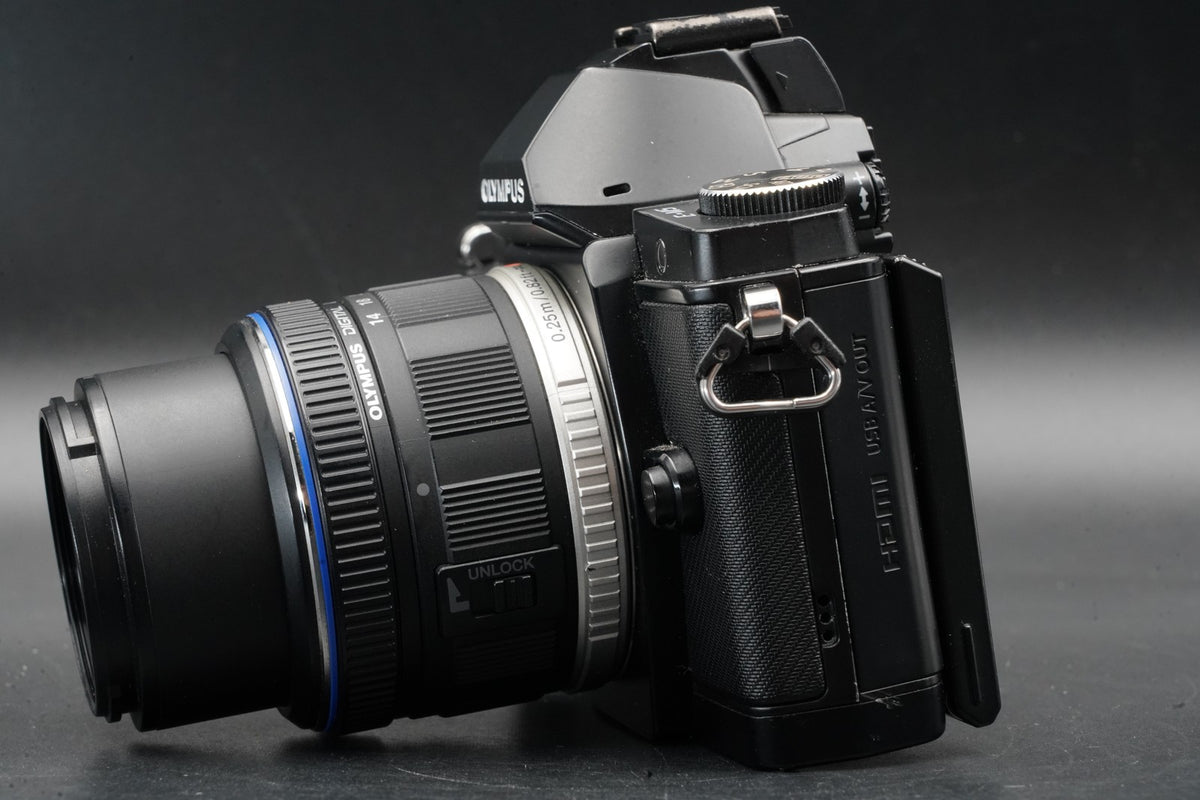 Olympus E-M5 Mirrorless Digital Camera w/ 2 Lenses Black -5447 cut- #11365