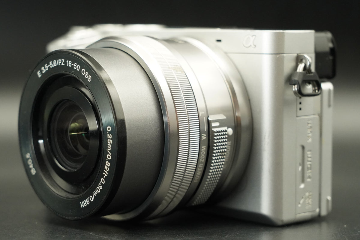 Sony A6400 Mirrorless Digital Camera with 2 Lenses Silver -595 cuts- #12173