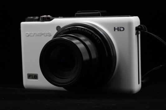 Olympus STYLUS XZ-1 Point and Shoot Digital Camera White US STOCK #10164