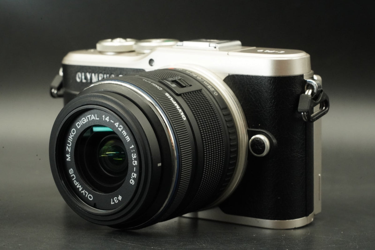 Appareil photo numérique 16,1 mégapixels OLYMPUS PEN E-PL9 avec 2 objectifs...