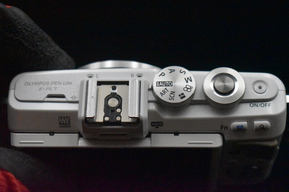[US Duty Paid] Olympus PEN E-PL7 Digital Camera White with 14-42mm Lens 9343
