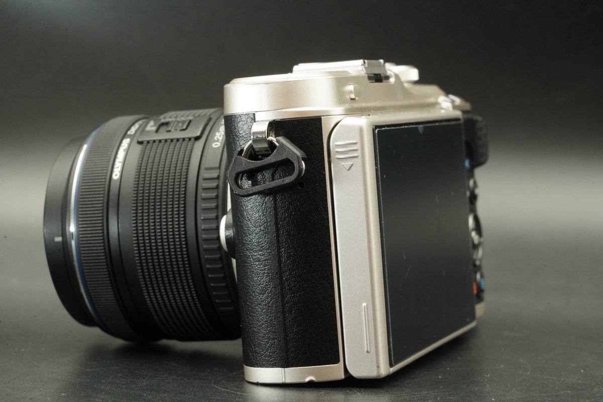 Cámara digital Olympus Pen E-PL9 16,1 MP con 2 lentes plateadas -9536...