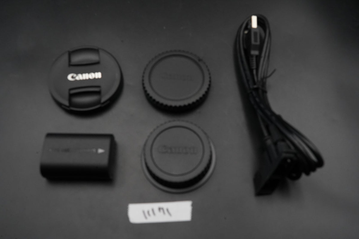Canon EOS 7D Mark II DSLR Camera w/ EF 18-135 IS STM Lens #11171