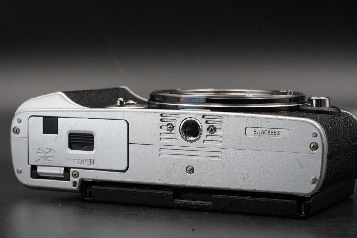 OLYMPUS PEN E-P7 Digital Camera Body Silver -8560 cuts- #11417