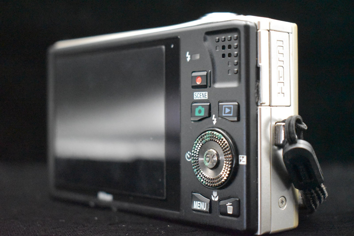 [US Duty Paid] Nikon Coolpix S8000 Silver Digital Camera 14.2 MP 9445