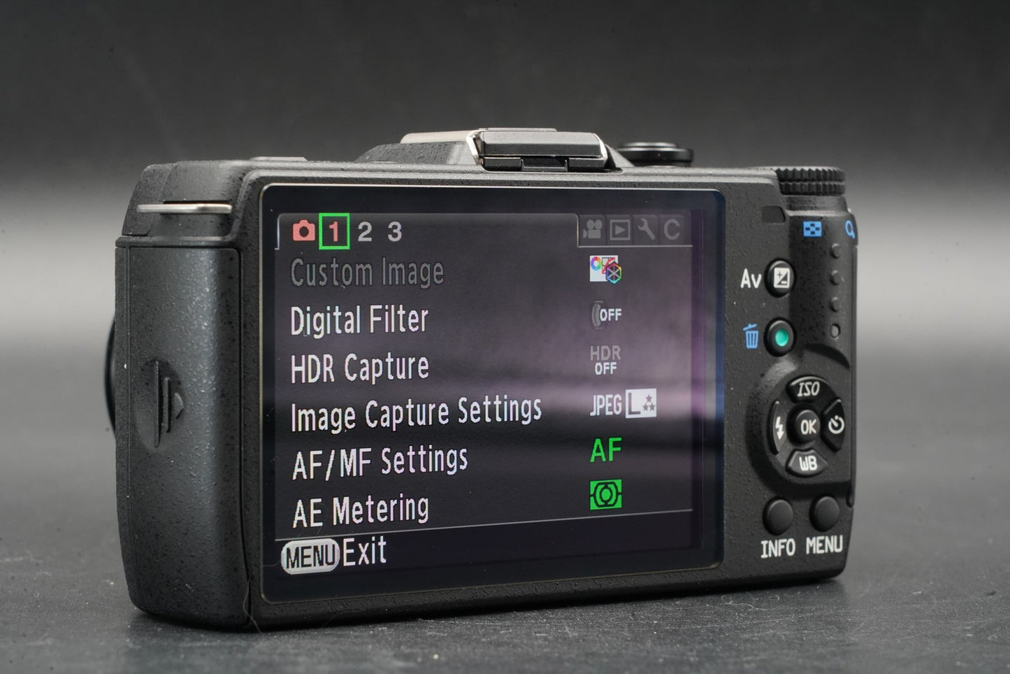 245 cuts! Pentax Q7 Black Digital Mirrorless camera with Lens 11455