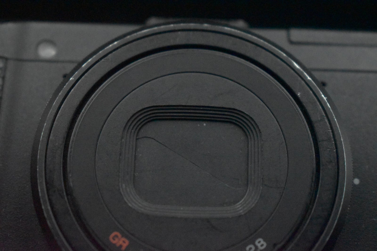 [US Duty Paid] Appareil photo numérique compact 16,2 mégapixels RICOH GR...
