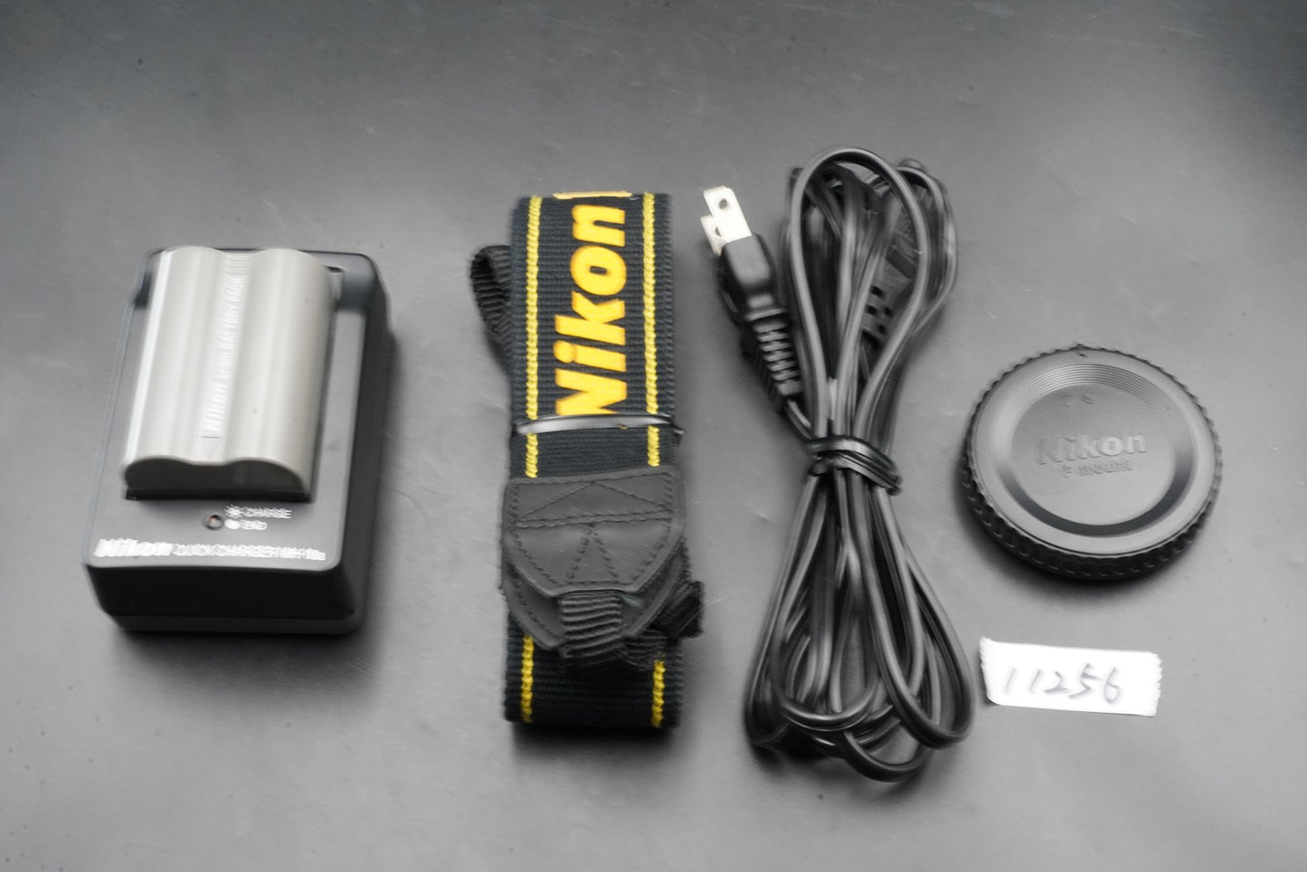 711 cuts!! Nikon D200 10.2MP Digital SLR Camera Black Body Battery 11256