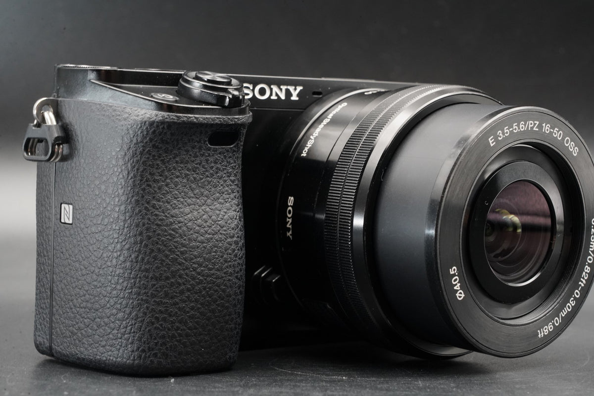 Sony alpha a6000 Digital Camera with Lens Black -22943 cuts- US STOCK #11298