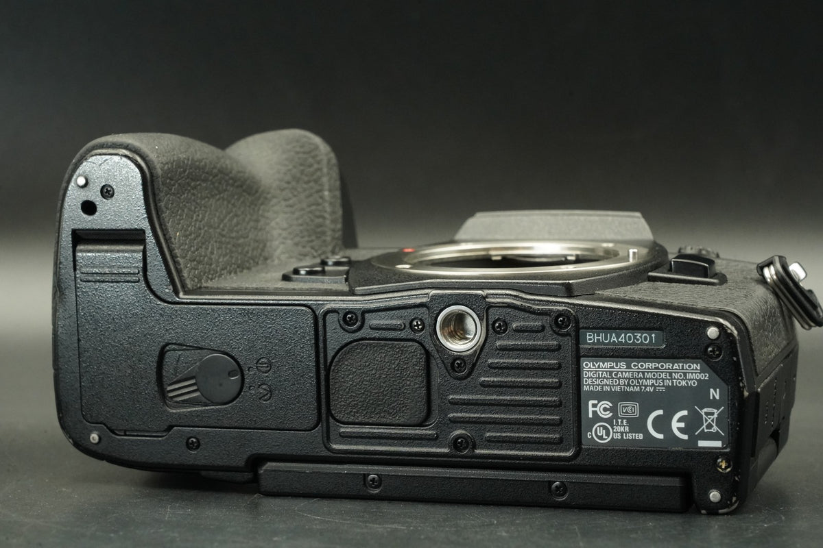 Olympus OM-D E-M1 Mark II Digital Camera Black Body -51752 cuts- #11844