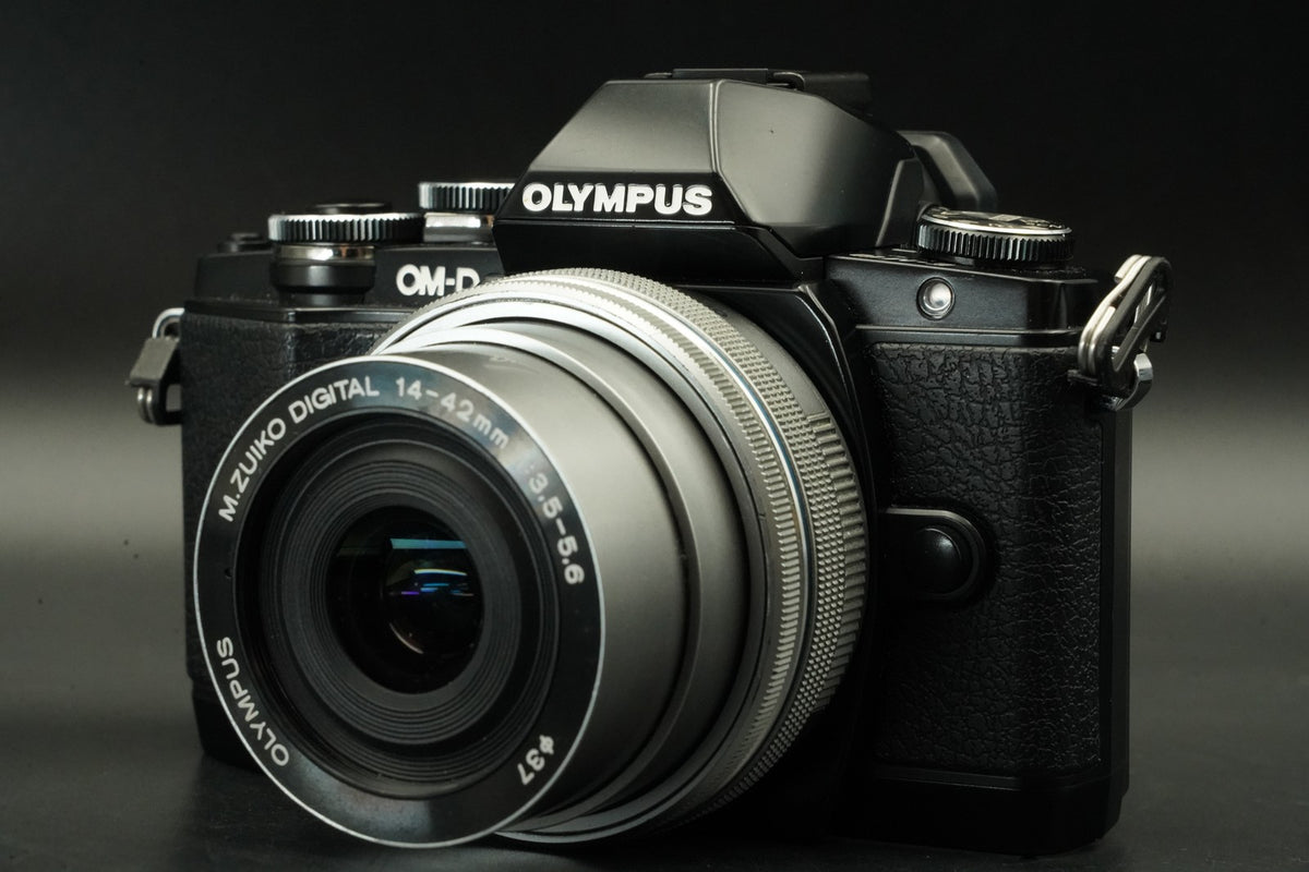 Olympus OM-D E-M10 Mirrorless Camera + 14-42mm 40-150mm -2888 cuts- #11793