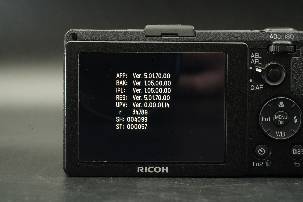 RICOH GR 16.2MP Digital Compact Camera Black -4099 cuts- #11764