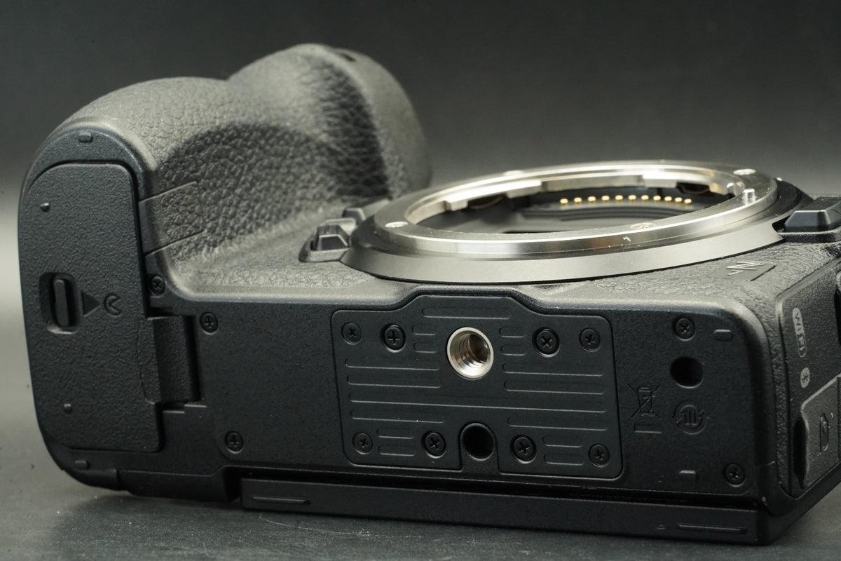 Nikon Z7 45.7MP Spiegellose Vollformatkamera Body -11983 Schnitte- #11694