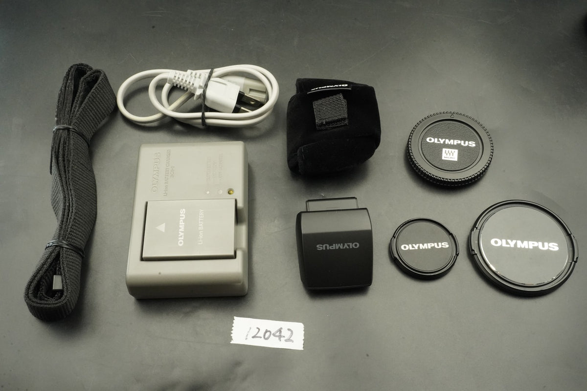 Olympus E-M5 Mirrorless Digital Camera w/ 2 Lenses Black -5447 cut- #11365