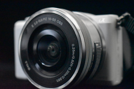 [US Duty Paid] Sony Alpha a5100 Spiegellose Digitalkamera Weiß 9307