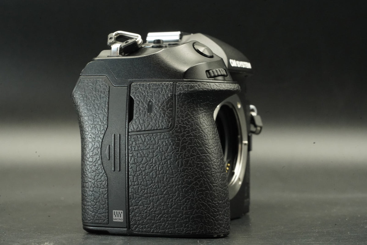 OM SYSTEM OM-1 Mark II Mirrorless Camera -81 cuts- US STOCK #12015