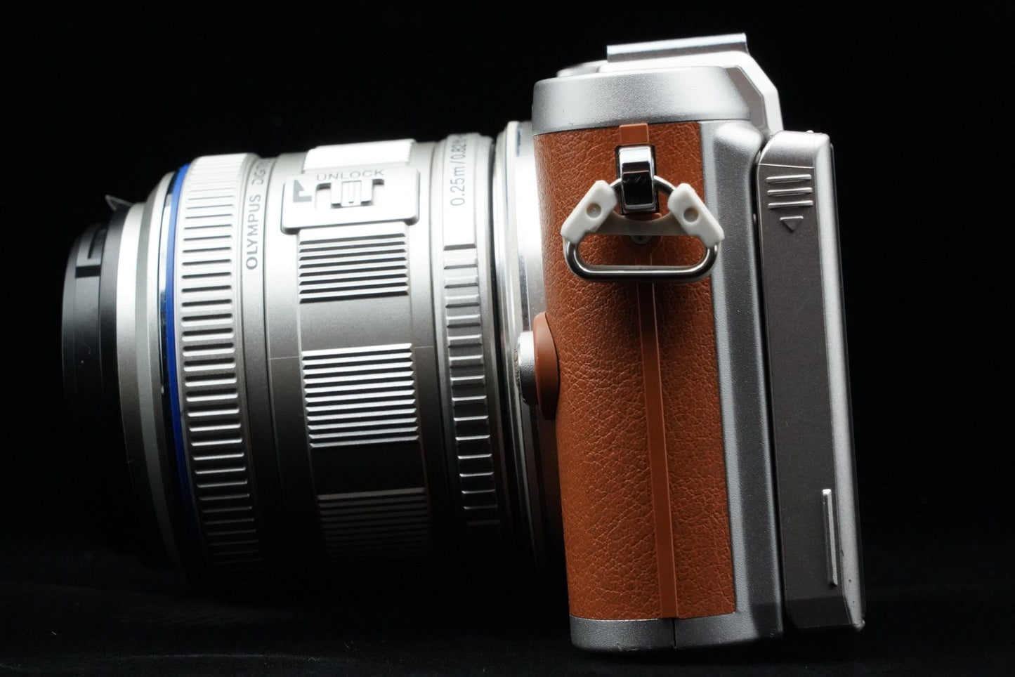 Olympus E-PL8 Brown w/ 2 lenses Digital Mirrorless Camera US Duty Paid 10088
