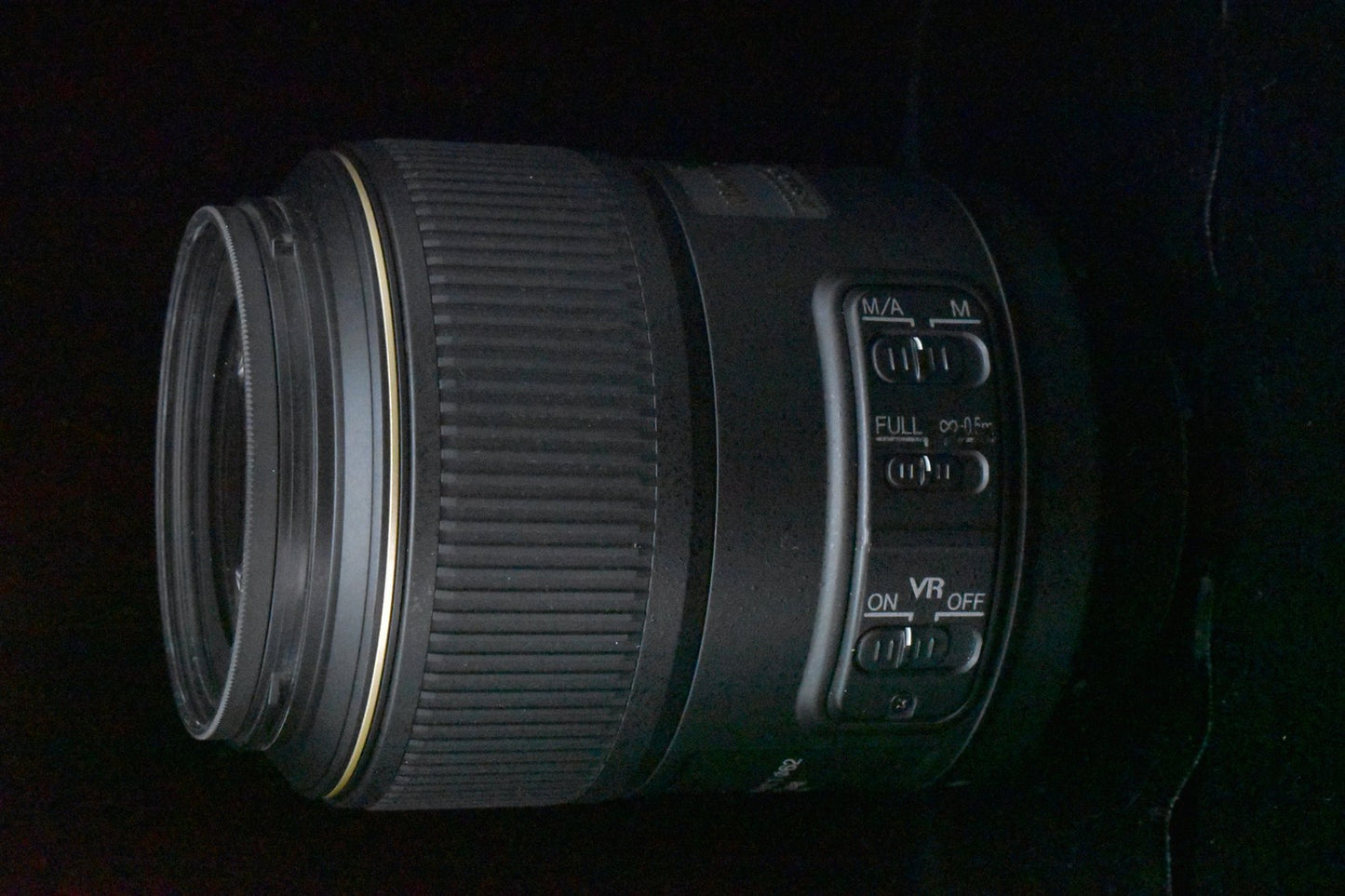 Nikon AF-S MICRO NIKKOR 105mm F/2.8G ED VR Lens US Duty Paid 10580