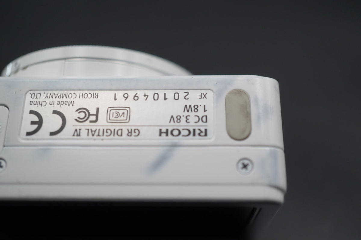 Ricoh GR Digital IV 10.4MP Digital Camera White -815 cuts- #11024