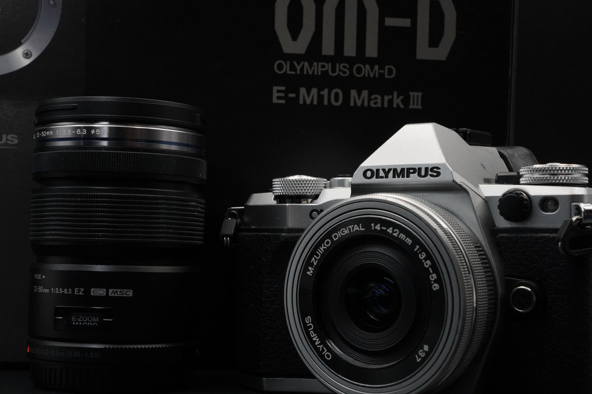 Olympus OM-D E-M10 Mark III Silver Body Only Silver w/ 2 Lenses #10617