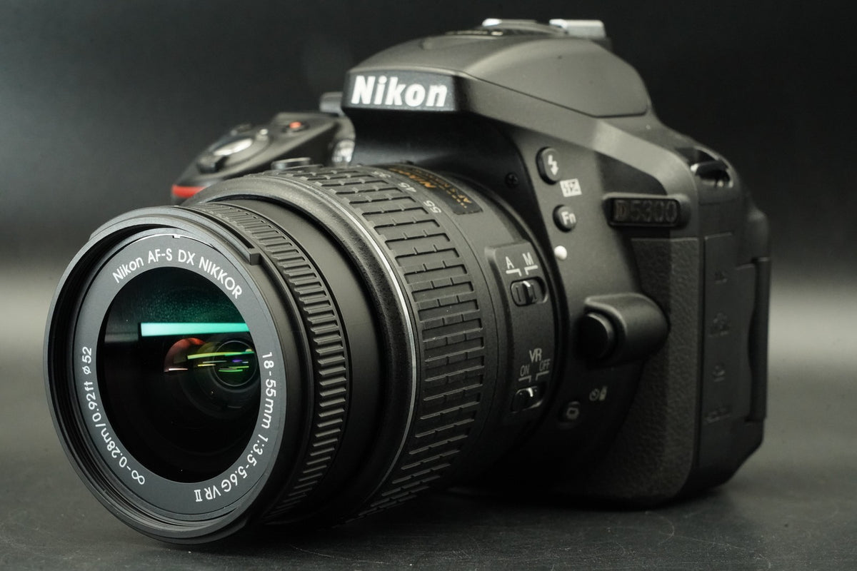 Appareil photo numérique reflex numérique Nikon D5300 avec objectifs AF-S...