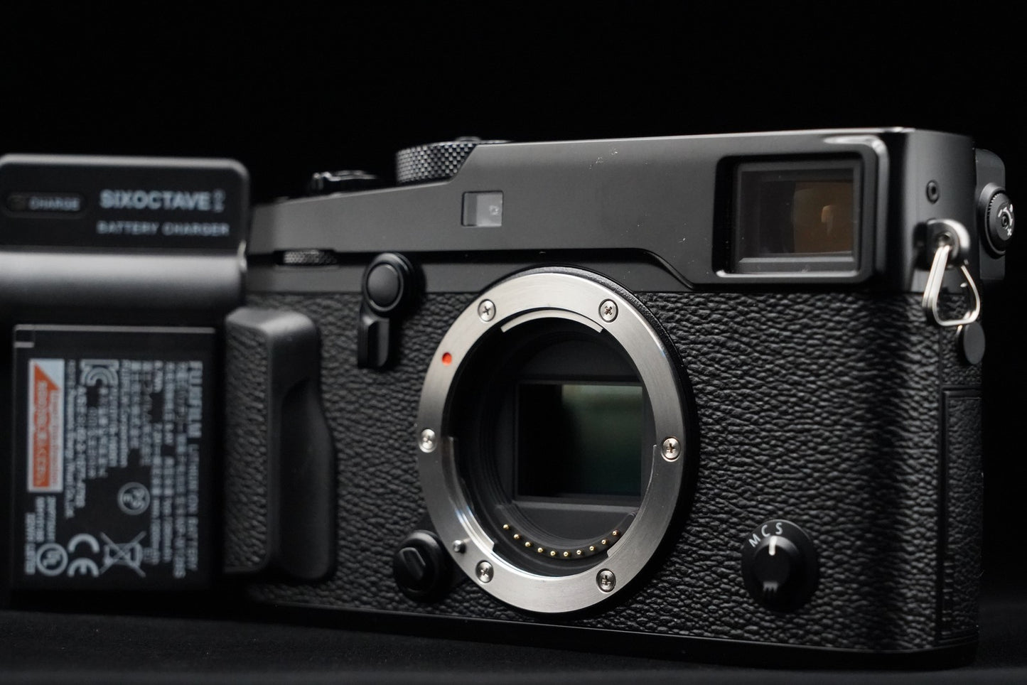 N Mint Fujifilm X-Pro2 24.3MP Mirrorless Digital Camera Body Black Shutter 9933