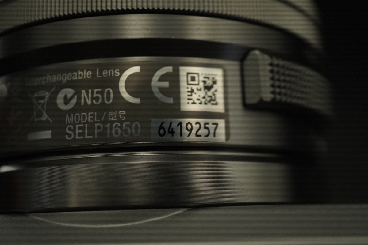 Appareil photo numérique sans miroir Sony Alpha A6400 avec objectif argent...