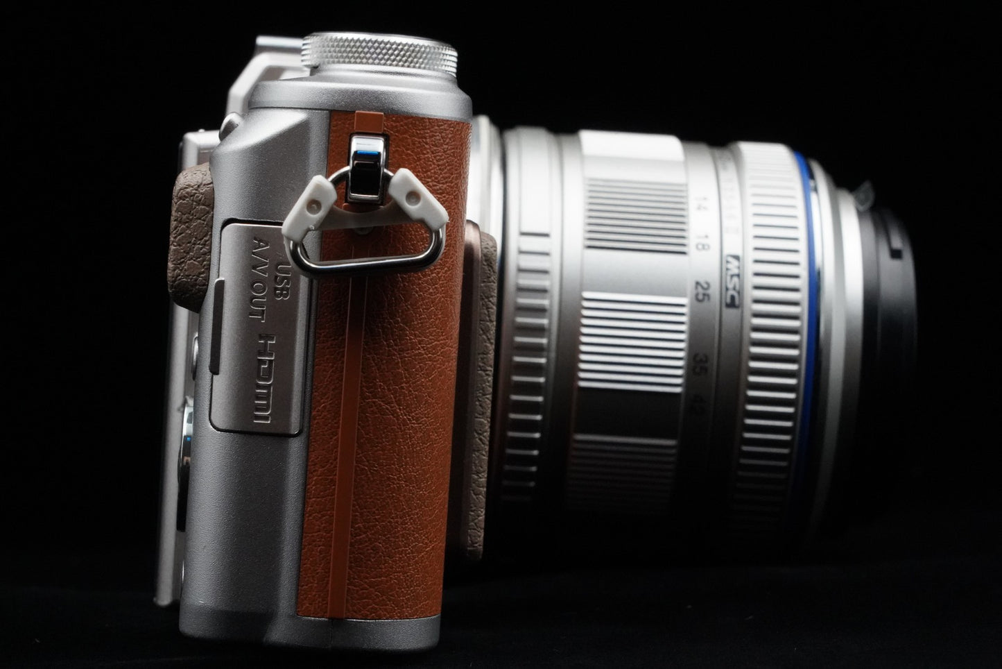 Olympus E-PL8 Brown w/ 2 lenses Digital Mirrorless Camera US Duty Paid 10088