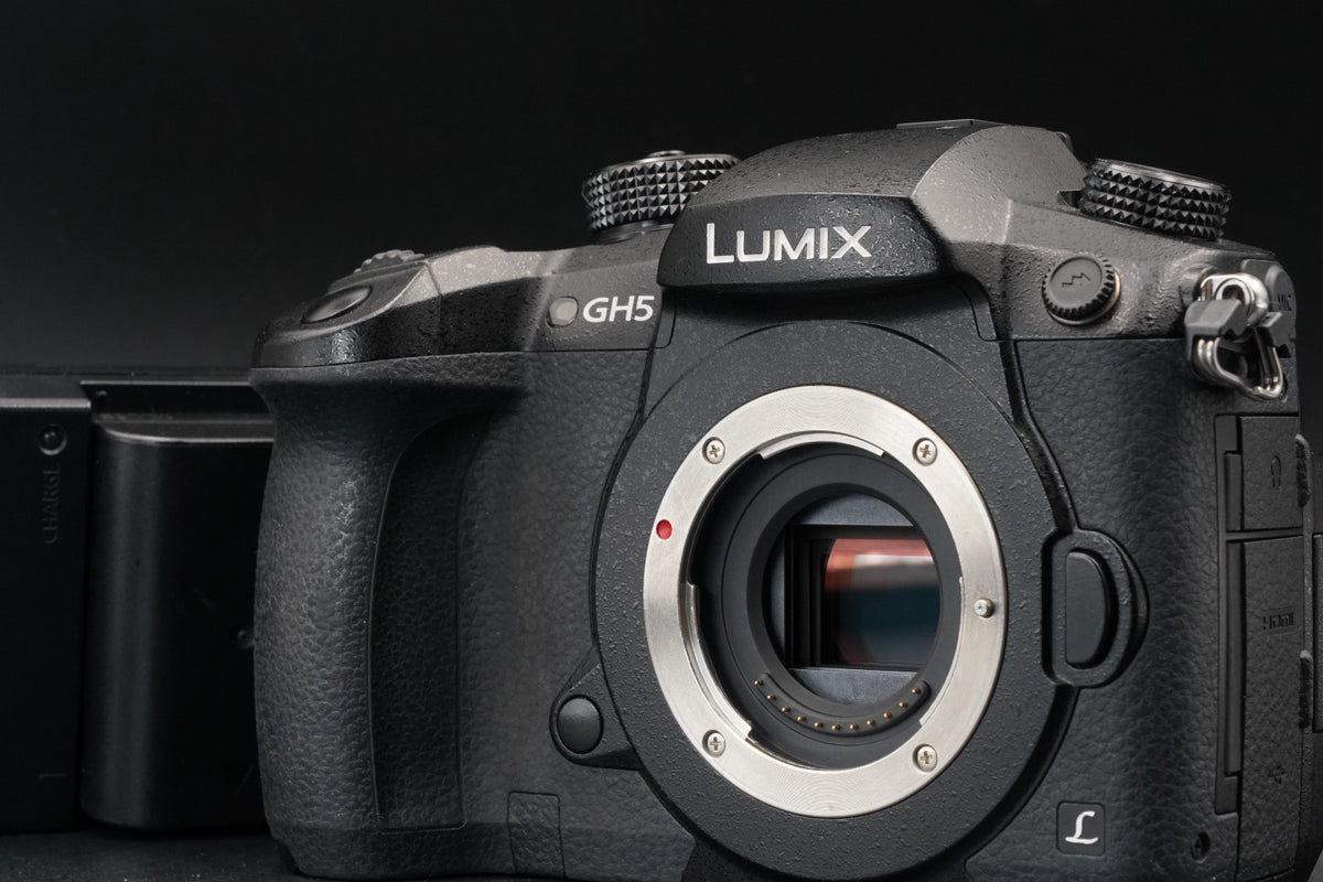 Panasonic Lumix DC-GH5 20.3MP Mirrorless Body -551 cuts- #11347