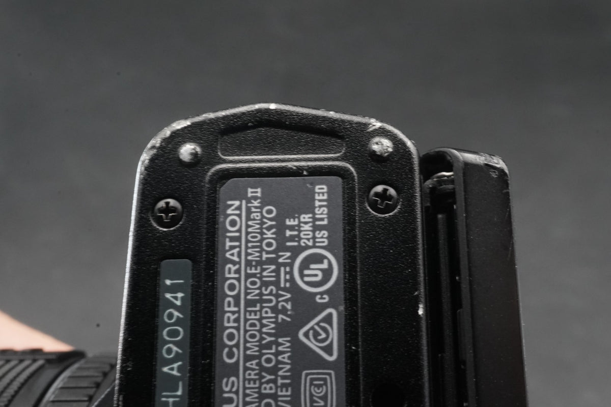 Olympus OM-D E-M10 Mark II 16.1MP Digital Camera Black w/ 2 Lens 11241-2