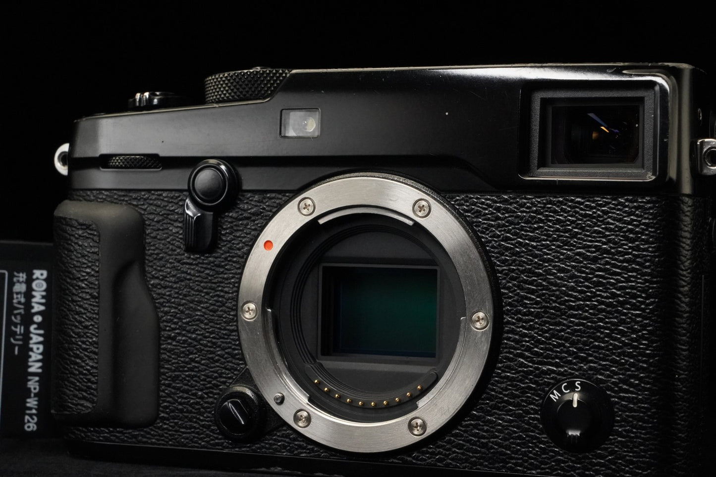 N Mint Fujifilm X-Pro2 24.3MP Mirrorless Digital Camera Body Black Shutter 10086