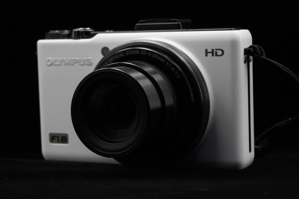 Olympus STYLUS XZ-1 Point and Shoot Digital Camera White US STOCK #10164
