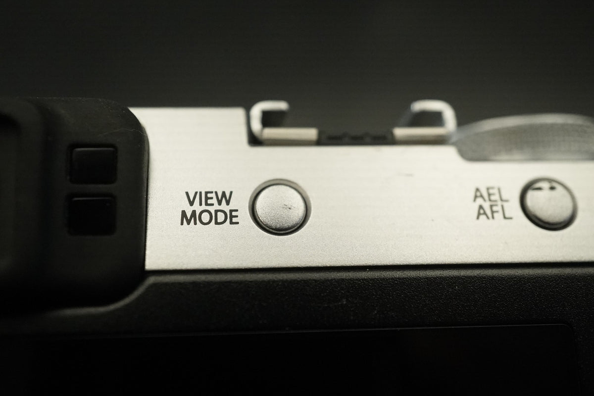 Fujifilm X100F 24.3MP Digital Camera Silver -22900 cuts- US STOCK #11971