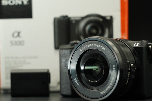 Sony Alpha a5100 Mirrorless Digital Camera w/ Lens Black -45722 cuts- #11838