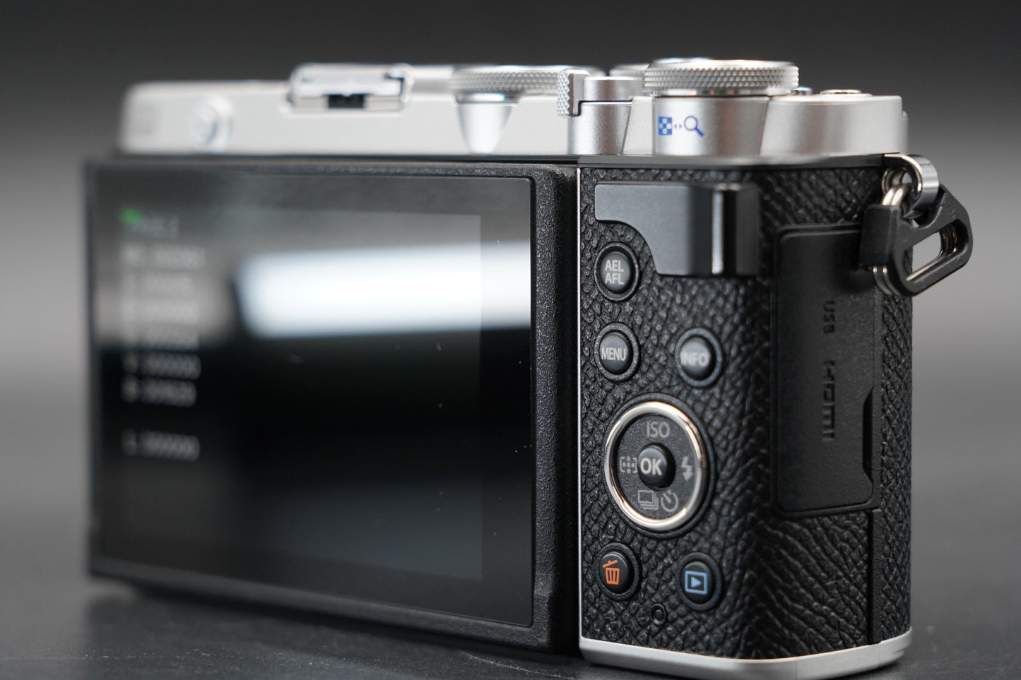 2061 cuts!! OLYMPUS PEN E-P7 Digital Camera Body Silver 10965