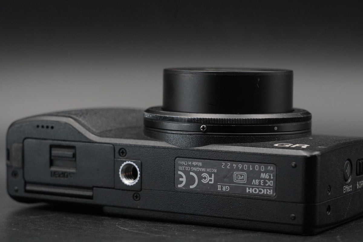 RICOH GR II 16.2 MP Compact Digital Video Camera -45900 cuts- #12147
