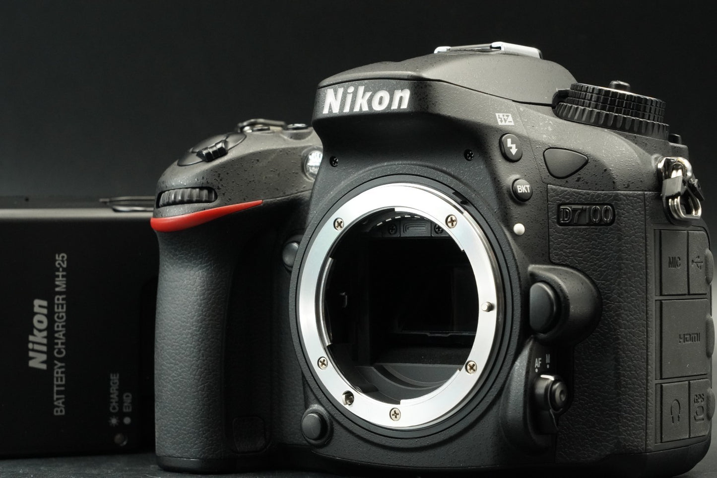 Only 5% cuts!! Nikon D7100 24.1MP Digital SLR Camera Black Body 11573