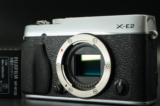 Fotocamera digitale mirrorless Fujifilm X-E2 argento usata #11976