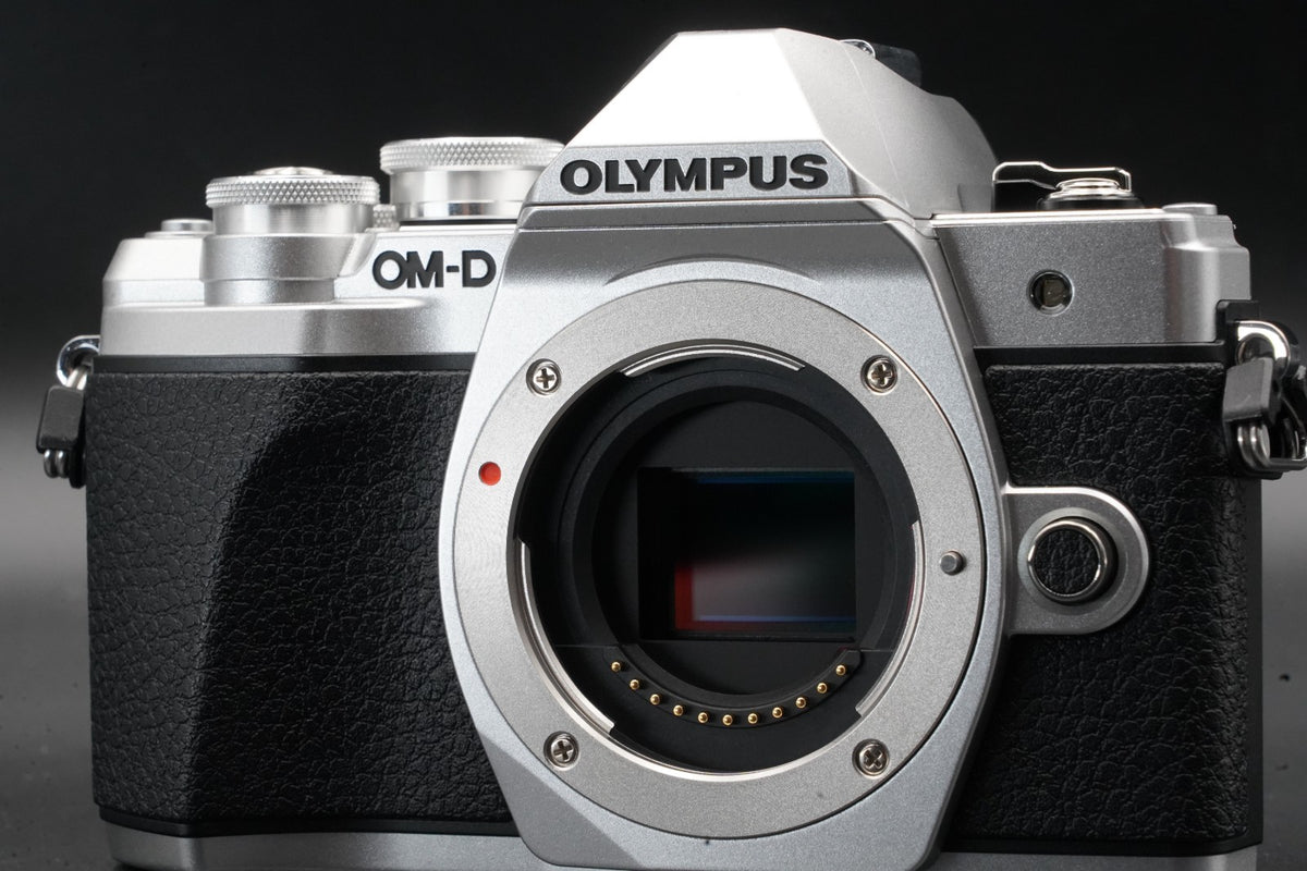 Olympus OM-D E-M10 Mark III Silver Digital Camera Body Only -782 cuts- #11446