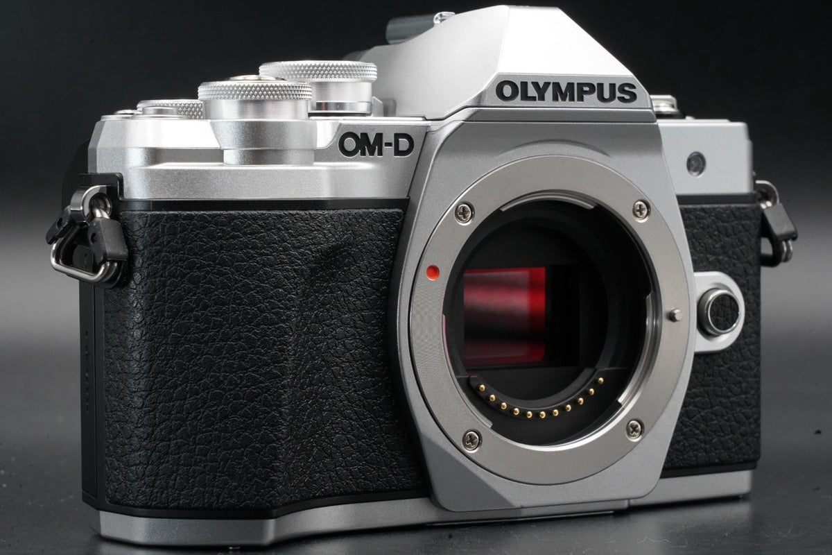 Olympus OM-D E-M10 Mark III Silver Digital Camera Body Only -782 cuts- #11446