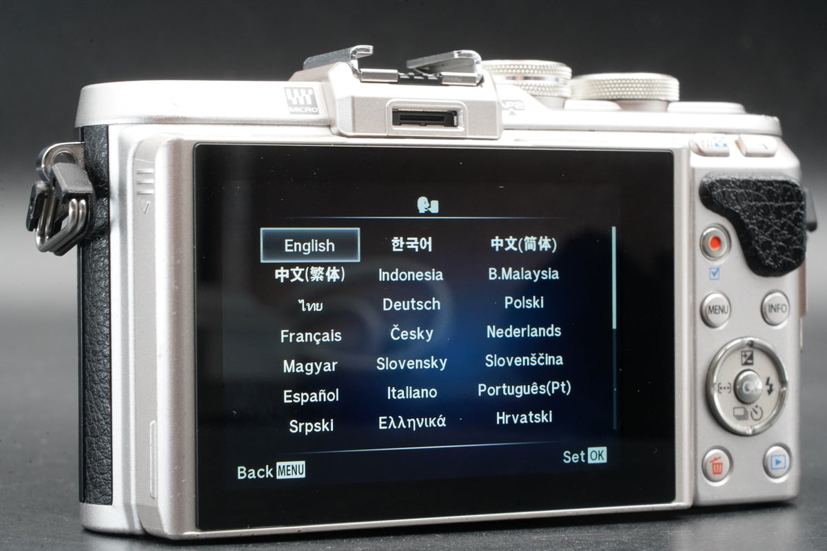 Olympus E-PL8 w/ 40-150mm Lens Digital Camera Silver US STOCK #11321