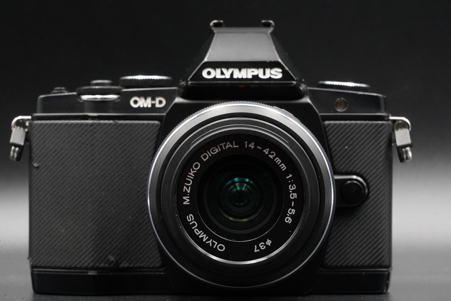 Olympus OM-D E-M10 Mark III Silver Body Only Silver w/ 2 Lenses10447