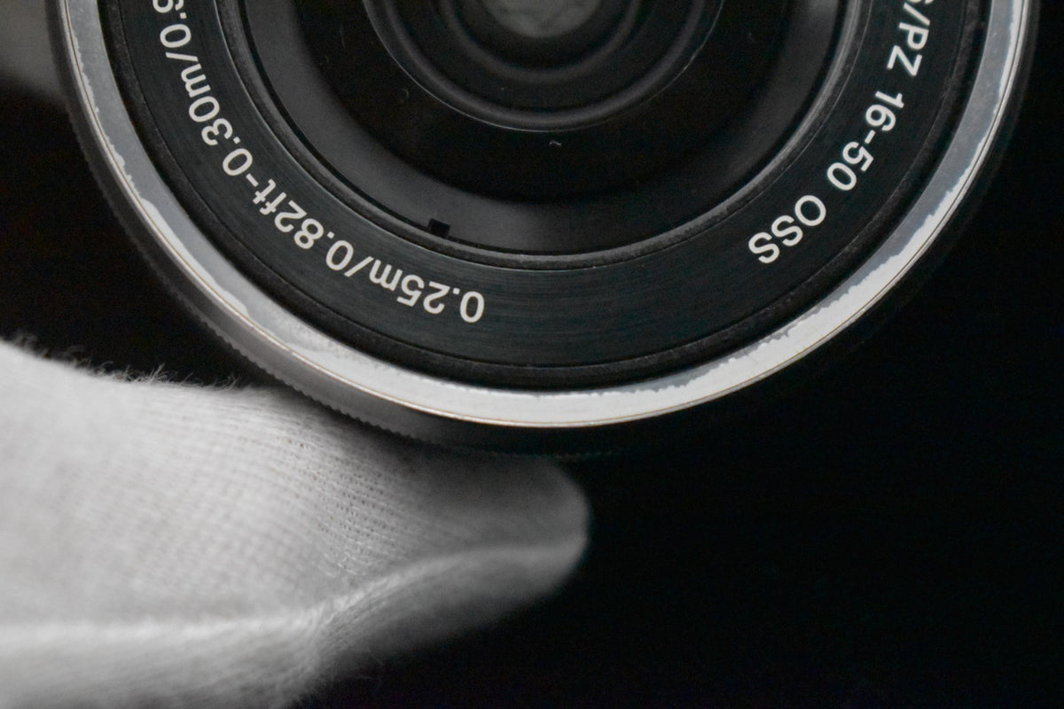 [US Duty Paid] Sony a6000 Digital Mirrorless Camera with Lens Silver 8484