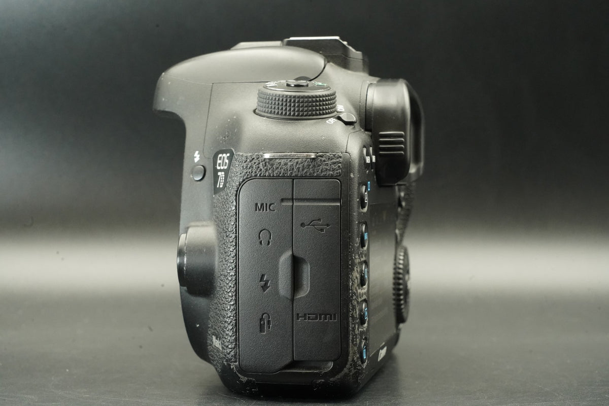 Canon EOS 7D Mark II DSLR Digital SLR Video Camera Used #12397