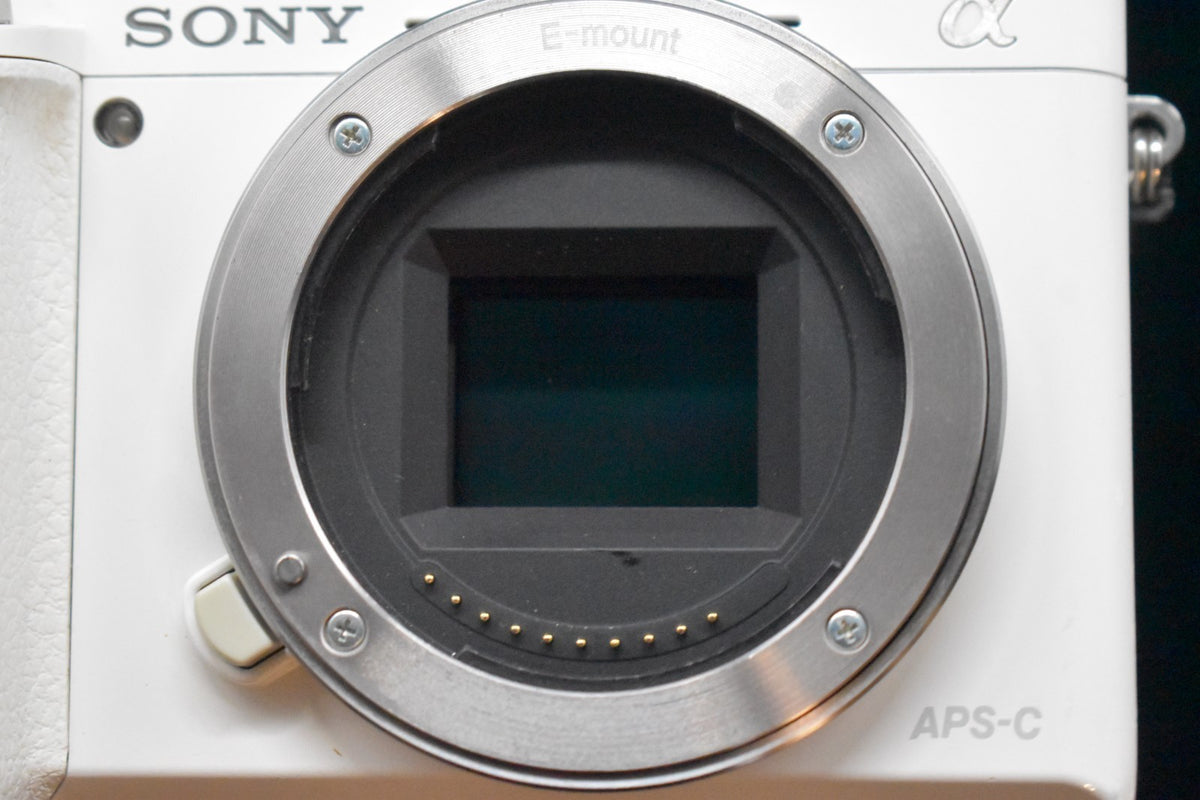 [US Duty Paid] Sony alpha a6000 Digital Mirrorless Camera with Lens White 8287