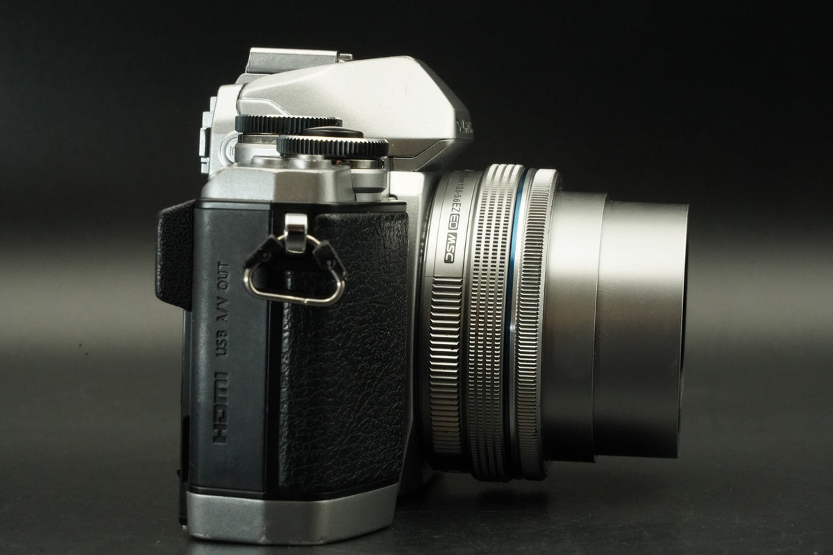 Olympus OM-D E-M10 16.1MP Camera Silver + 14-42mm EZ Lens #11876