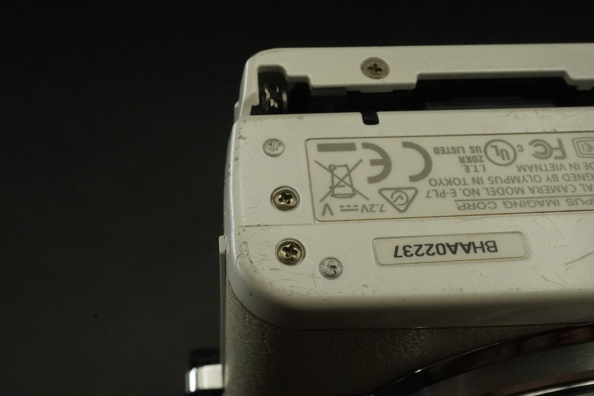 Olympus PEN E-PL7 Digital Camera White with 14-42mm Lens US STOCK #10166