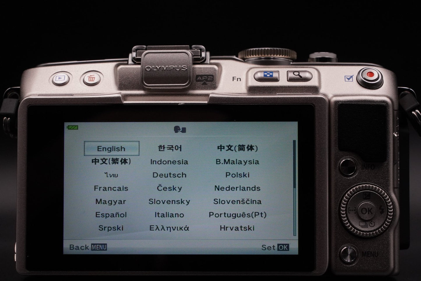 36 cuts! Olympus E-PL5 w/ Lens Mirrorless Digital Camera Silver 10547