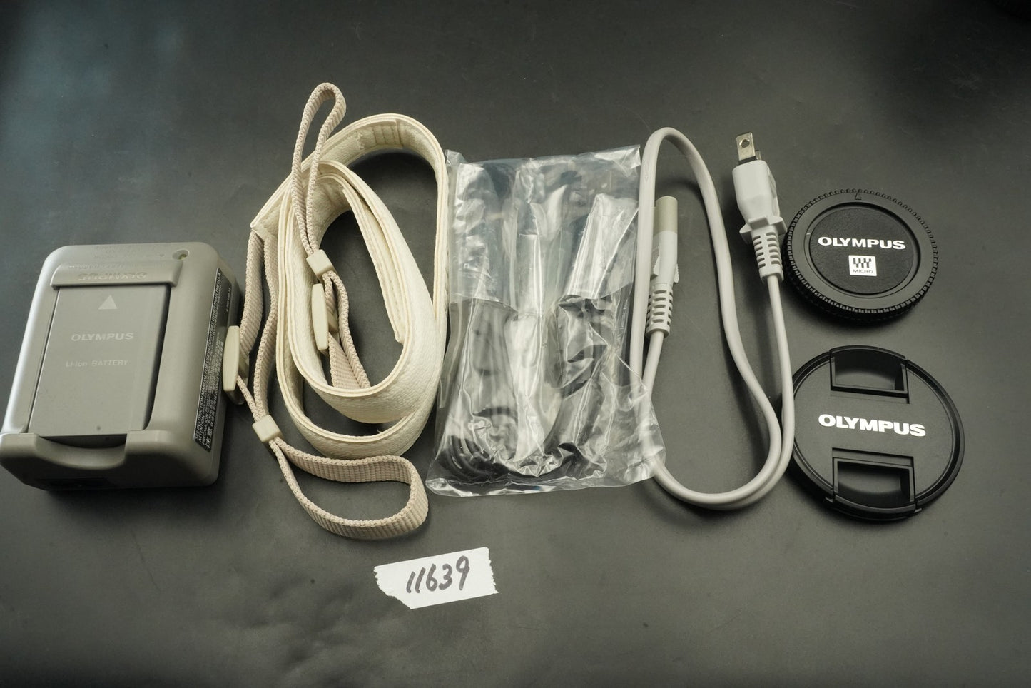 2712 cuts! Olympus E-PL8 Brown w/ 2 lenses Digital Mirrorless Camera 11639