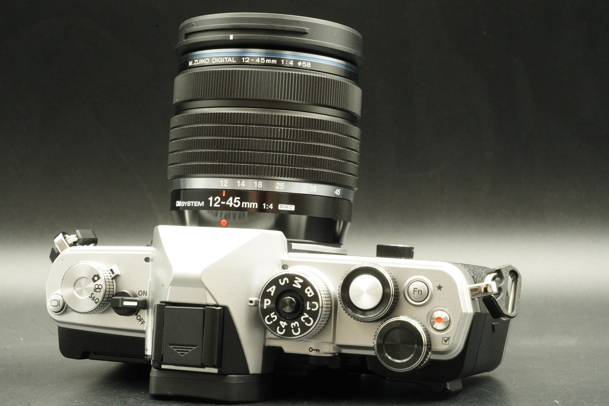 OM SYSTEM OM-3 Mirrorless Camera + M.ZUIKO 12-45mm f/4 Silver -1177 cuts- #12154